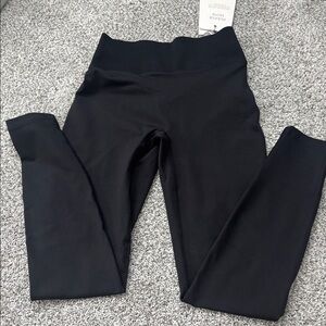 Bombshell Sportswear Black Figure Scrunch Leggings medium